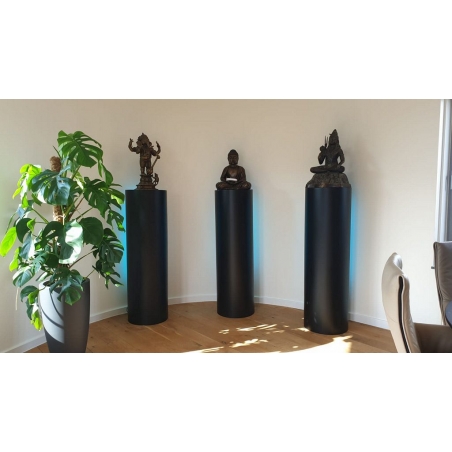 Runt podium svart