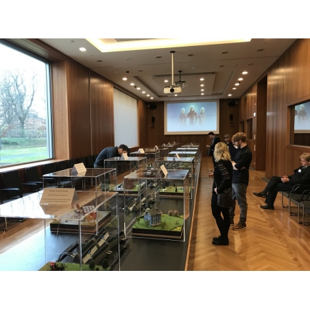 Plexiglas beschermkap | plexiglas stolp | maquettekap op maat