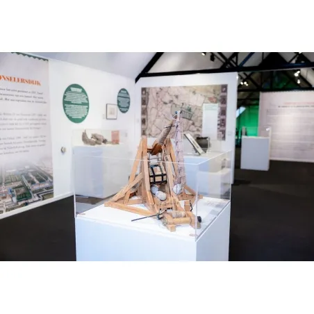 Plexiglas beschermkap | plexiglas stolp | maquettekap op maat
